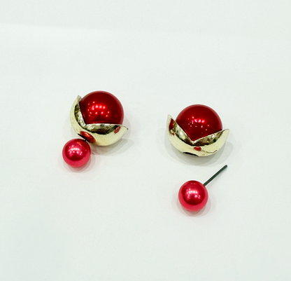 Red earrings with gold details with a special clasp